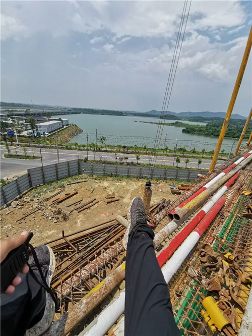 洛扎县作业中发生设备损坏或人员意外，责任怎么划分？