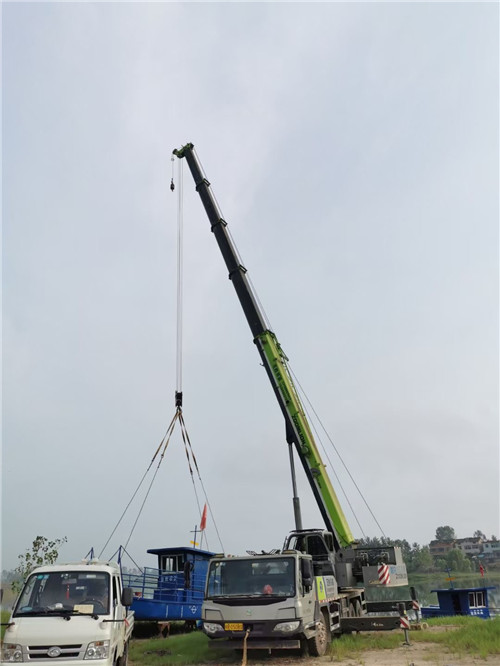 洛扎县桥梁建设吊装案例